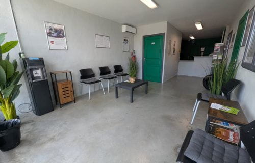 Salle d'attente centre contrôle technique les Arcs